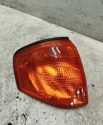 Mercedes-Benz C W202 Front indicator light 085295 2028260643 0192095