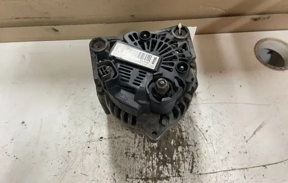 Renault Megane II Generator/alternator 8200772726A 108065075 2605275B