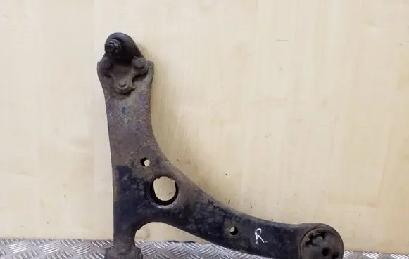 Toyota Corolla Verso E121 Front lower control arm/wishbone