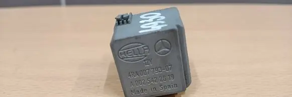Mercedes-Benz C W204 Other relay A0025422619 4RA00779307