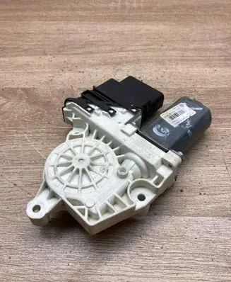 Volkswagen PASSAT B6 Rear door window regulator motor 3C9959703 975280200
