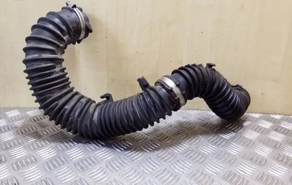 Nissan Primastar Turbo air intake inlet pipe/hose 93861664 8200806067A