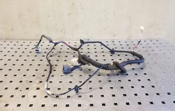 Subaru Outback Rear door wiring loom 81823AJ000
