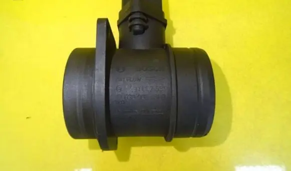 Skoda Fabia Mk1 (6Y) Mass air flow meter 038906461B 0281002531