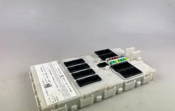 Mini One - Cooper F56 F55 Central body control module 8715964 2611139385 6696240621