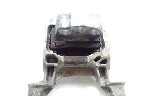 Mazda 3 III Engine mounting bracket