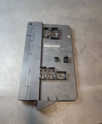 Mercedes-Benz Sprinter W901 W902 W903 W904 SAM control unit A9069006701