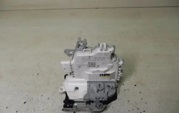 Audi A4 S4 B8 8K Loading door lock 8K0839015C I3895
