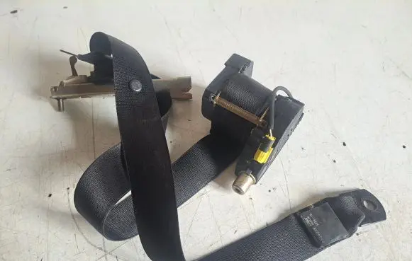 Mercedes-Benz ML W163 Front seatbelt A1638603085