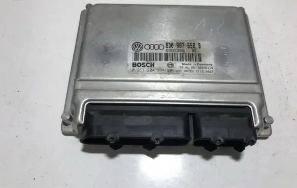 Audi A4 S4 B5 8D Engine control unit/module 8d0907558b 0261204774