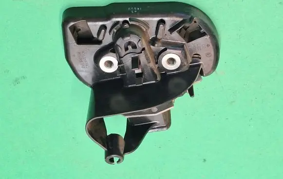 Volkswagen Caddy Sliding door lock 2k0843804
