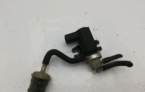 Volkswagen Touareg I Turbo solenoid valve 1J0906627