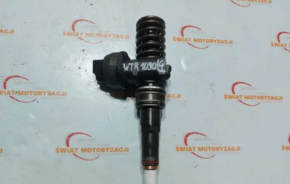 Volkswagen Golf VI Fuel injector 038130073AG