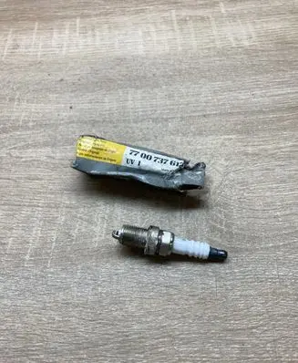 Renault Clio I Spark plug 7700737612