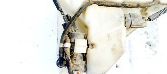 Volvo V50 Windscreen/windshield washer pump