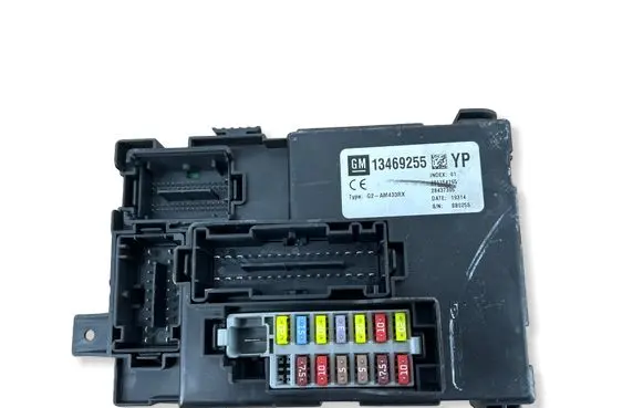Opel Meriva B Fuse module 13469255 28437305 401154265
