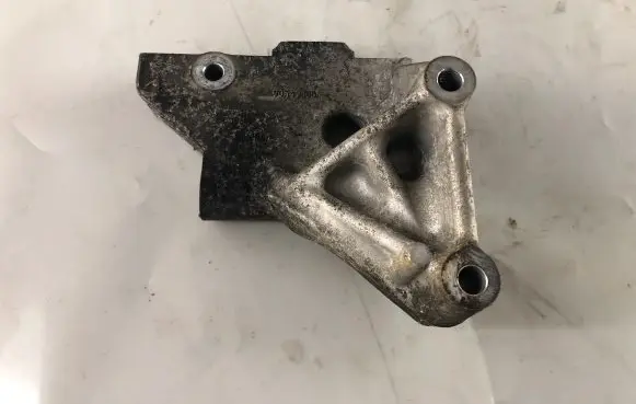 Chrysler Grand Voyager V Engine mounting bracket 90542136F