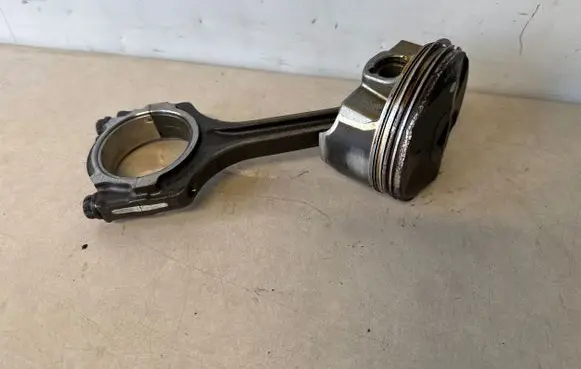 Ford Mustang VI Piston with connecting rod M174t5c