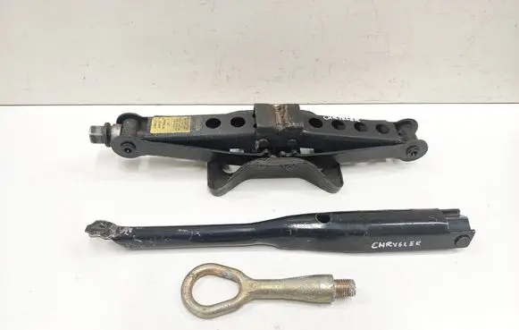 Chrysler PT Cruiser Lift Jack 05008275AA 17763