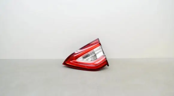 Maserati Levante Tailgate rear/tail lights 067010086901
