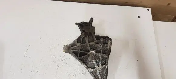 Jaguar XF X250 Engine mounting bracket 9X233K738BA