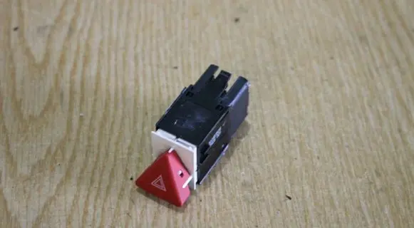 Volkswagen PASSAT B6 Hazard light switch 3C0953509A