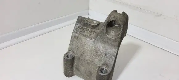 Volkswagen Phaeton Engine mounting bracket 3D0199308AM