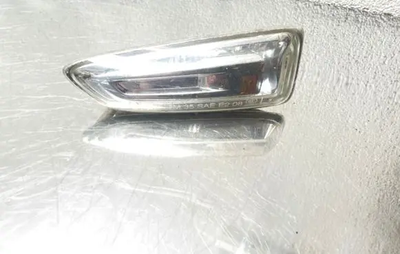 Opel Astra H Front fender indicator light 13273103