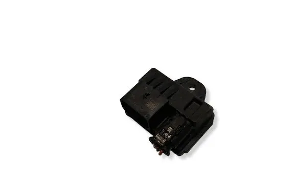 BMW 5 F10 F11 Glow plug pre-heat relay 7810856