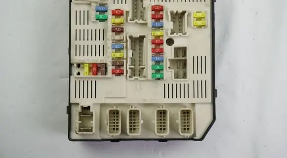 Renault Megane III Fuse module 284B65817R