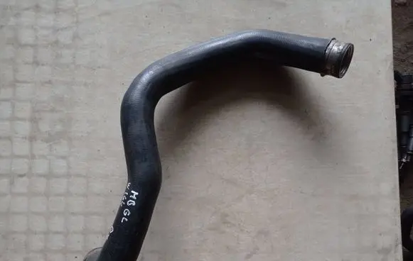 Mercedes-Benz GL X164 Engine coolant pipe/hose a1645010682