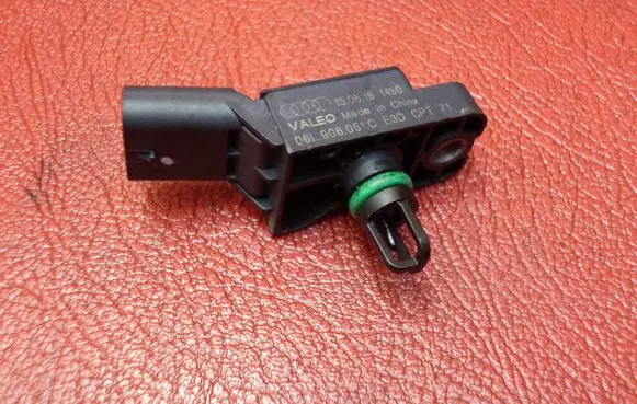 Volkswagen Golf VII Air pressure sensor 06L906051C