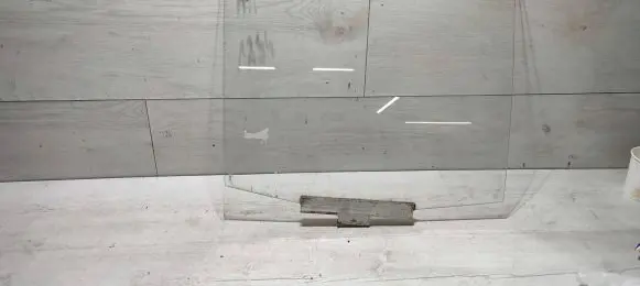 Mercedes-Benz 190 W201 Rear door window glass