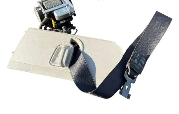 Opel Astra J Front seatbelt 13297088 617877800 13251147