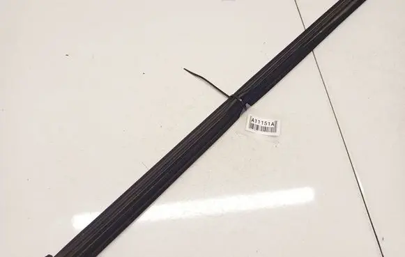 Peugeot 407 Front door glass trim molding 