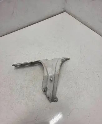 Volkswagen Caddy Fender mounting bracket 