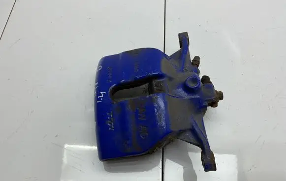 Volkswagen Golf VII Front brake caliper