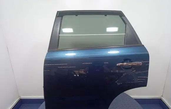 KIA Sorento Rear door