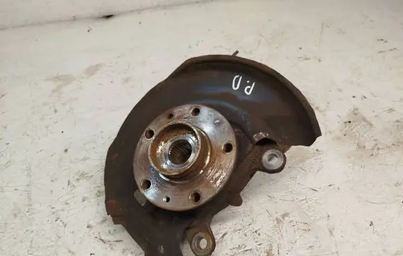 Nissan Qashqai Front wheel hub spindle knuckle
