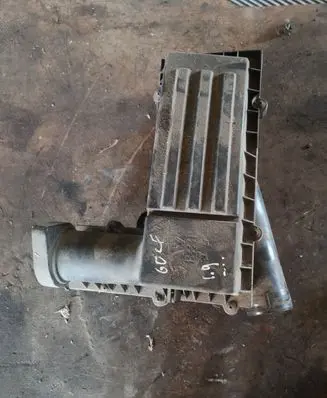 Volkswagen Golf V Air filter box 1K0129607R