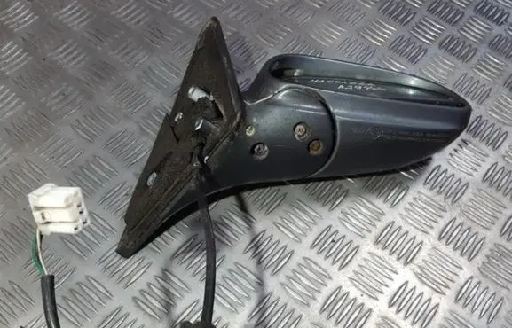 Mazda 626 Front door electric wing mirror E13010519