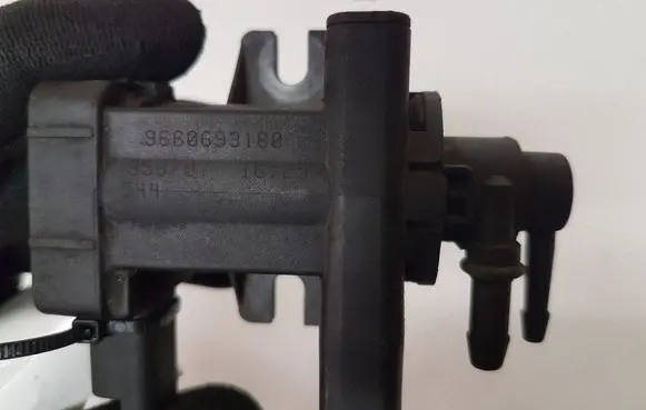 Citroen C5 Valve vacuum 9660693180