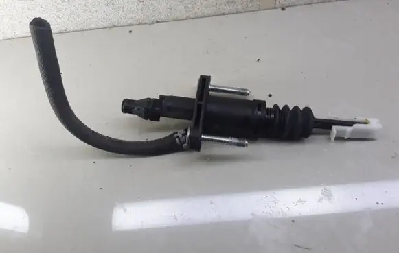 Opel Vectra C Clutch master cylinder 24412670