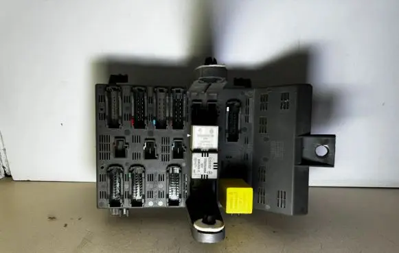 Renault Laguna I Fuse module 7703197962