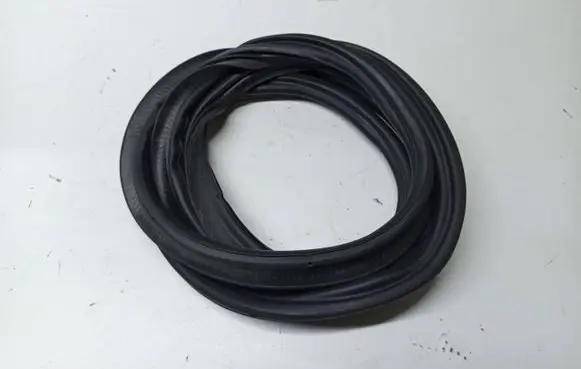 Volkswagen Polo VI Trunk rubber seal (body) 2G6827705D