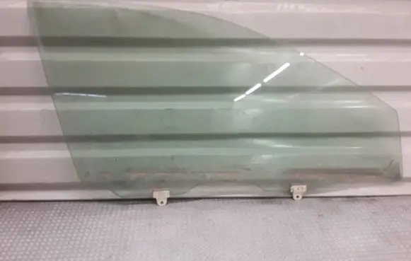 Nissan Murano Z50 Front door window glass four-door 