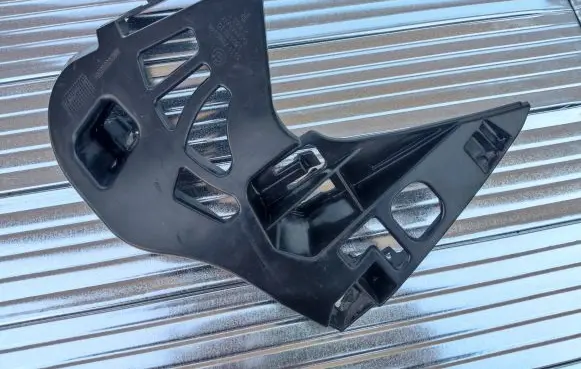 BMW 5 G30 G31 Front bumper mounting bracket 7385348 15067010
