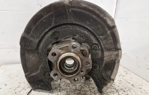 BMW 8 G15 Rear wheel hub 6850564