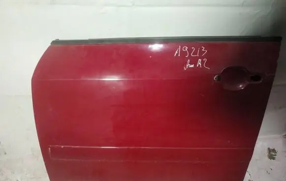 Audi A2 Front door raudonnos