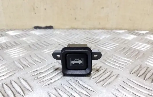Honda CR-V Tailgate opening switch M08525